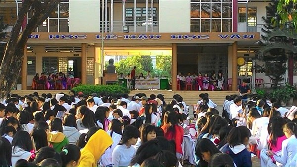 Học sinh khối 12 trường THPT Nguyễn Hữu Thọ tham dự hội thảo hướng nghiệp